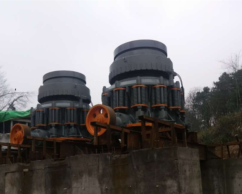 （新客戶）＂機(jī)皇＂彈簧圓錐破碎機(jī)1400亮相湖北黃岡450噸（300方）每小時花崗
