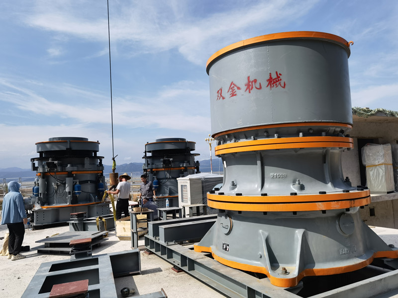 圖為雙金機械福建客戶純制砂生產(chǎn)線客戶現(xiàn)場