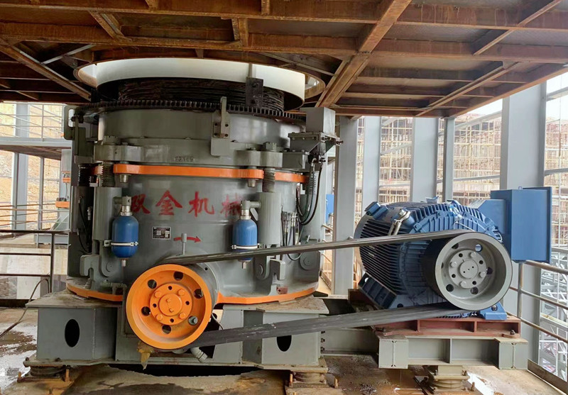 圖為雙金機(jī)械多缸圓錐破碎機(jī)生產(chǎn)現(xiàn)場(chǎng)