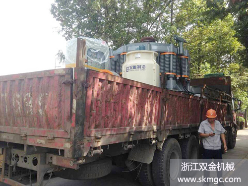 浙江雙金機(jī)械圓錐破碎機(jī)