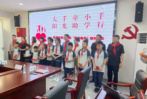 陽光助學活動現(xiàn)場